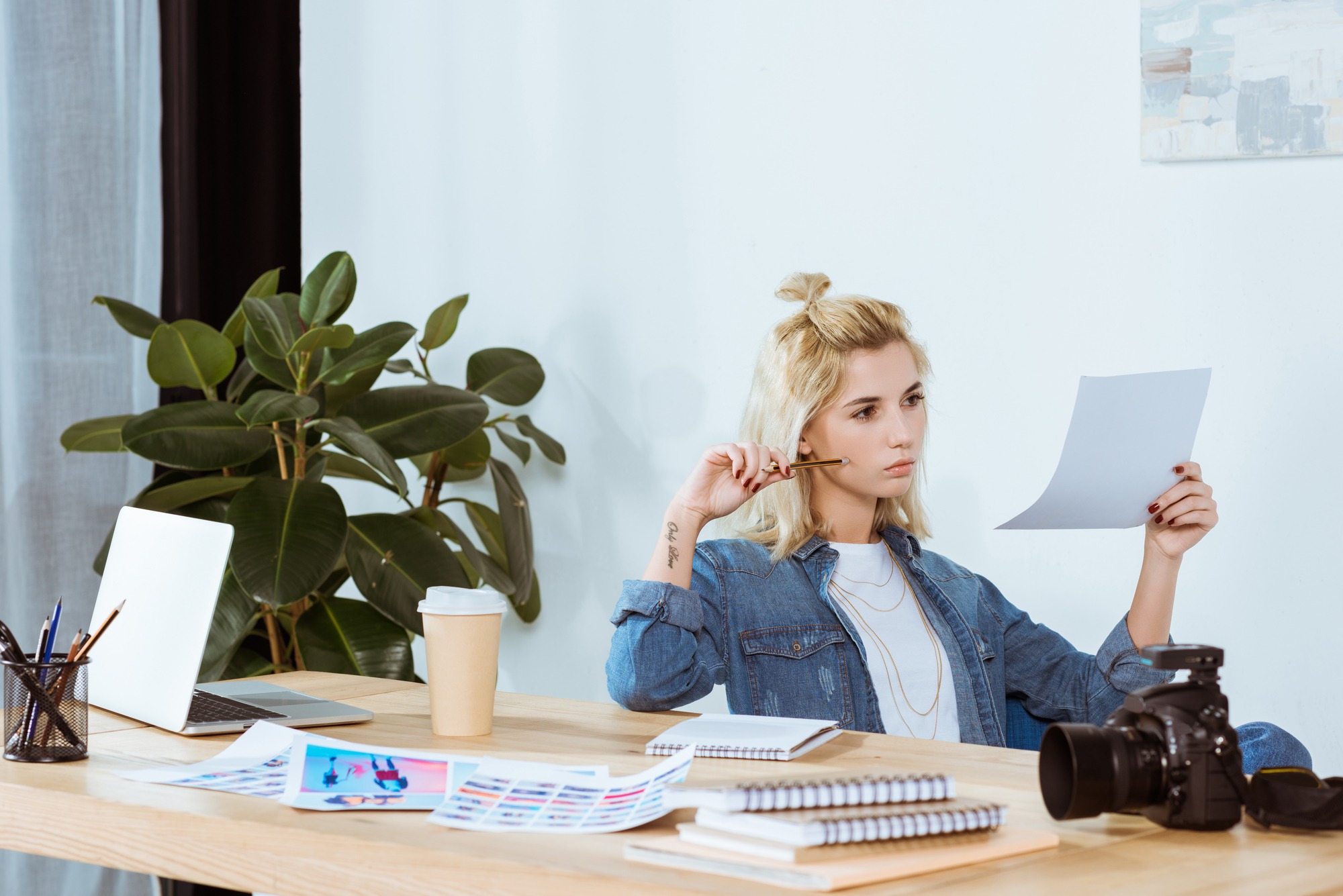 Before You Sign: The Importance of Reading Contracts 1 Before you sign… - Insight Advisory Group - Perth Advisors